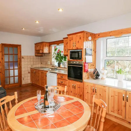 Semesterbostad Raheen *