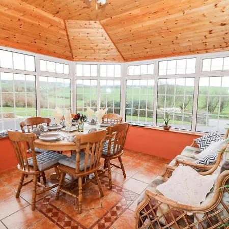 Semesterbostad Raheen *