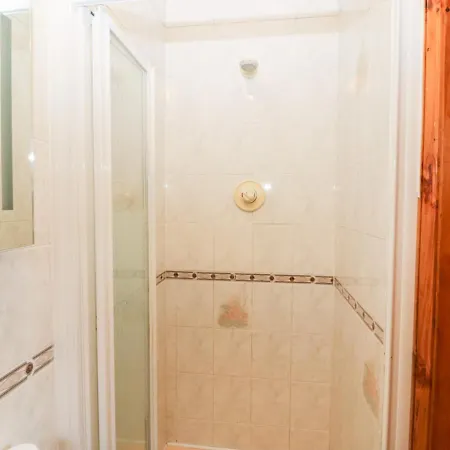 Semesterbostad Raheen *